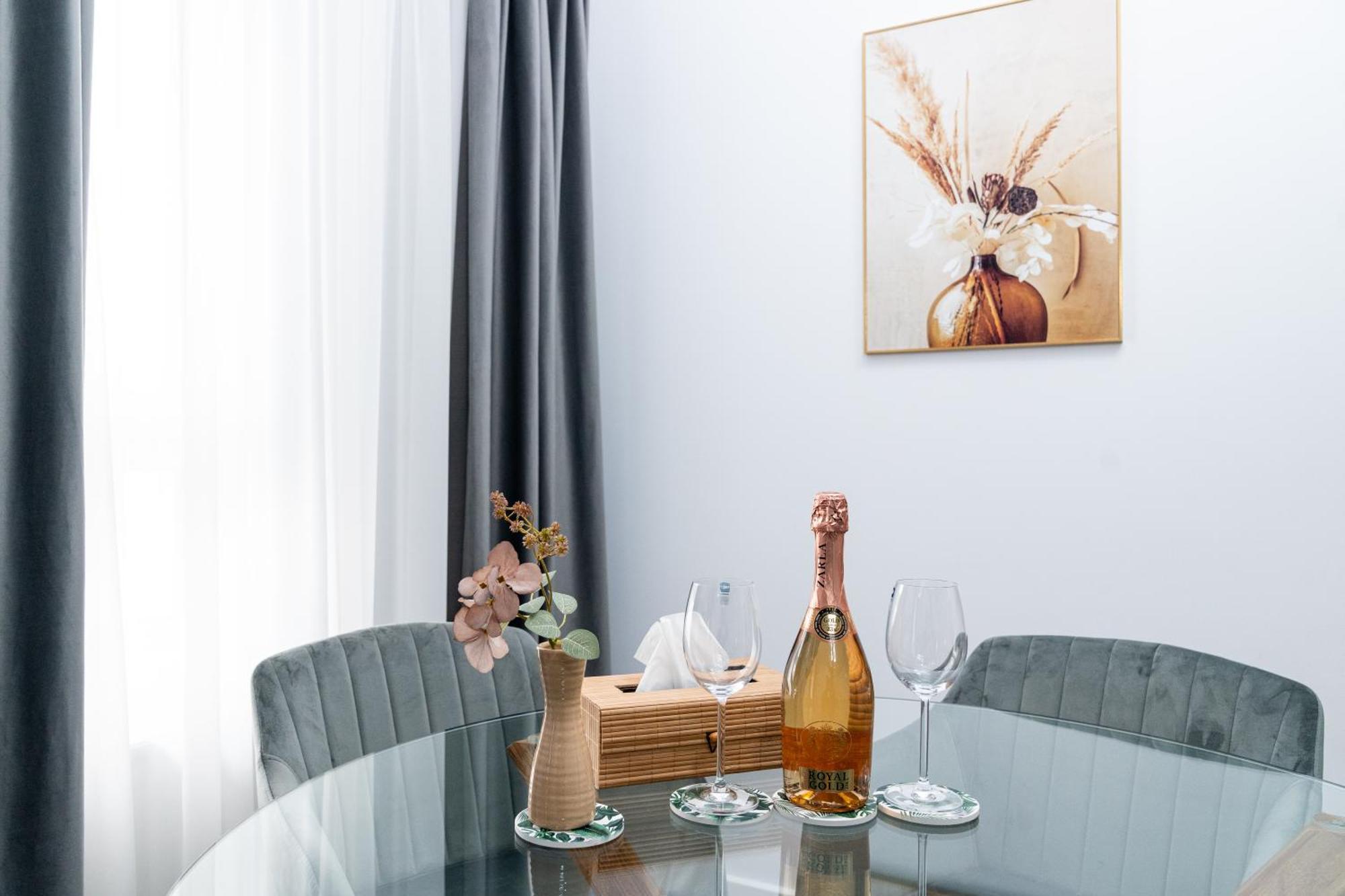 Apartment Comfort 2-room 10 Min To Parliament And Old Town